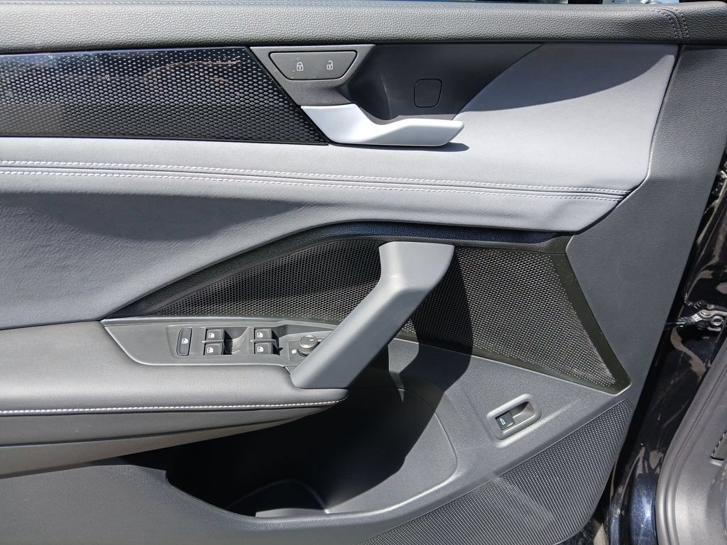 New 2026 Volkswagen Tiguan SE FWD image 11