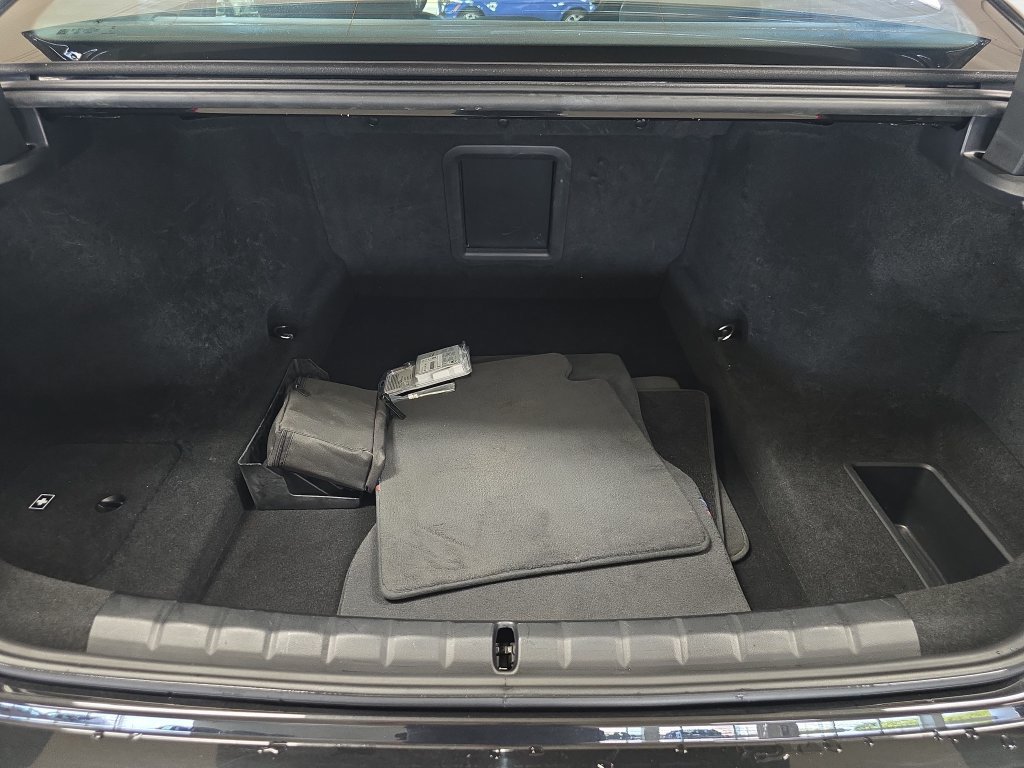 Certified 2023 BMW 740i RWD image 30