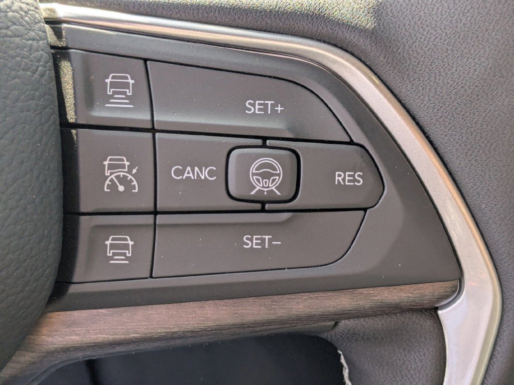 New 2026 Jeep Grand Cherokee Altitude AWD/4WD image 16