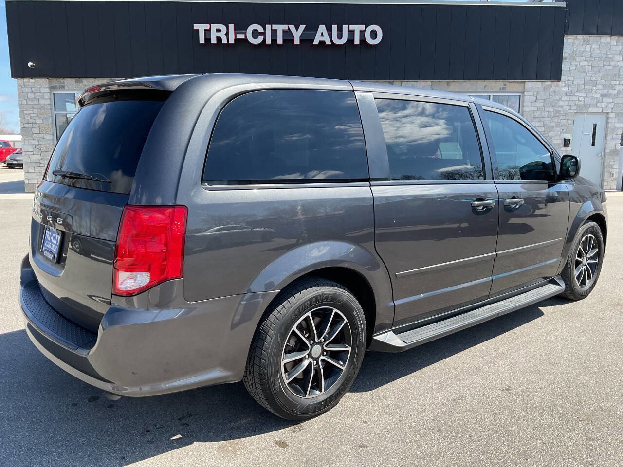 Used 2016 Dodge Grand Caravan SXT image 7