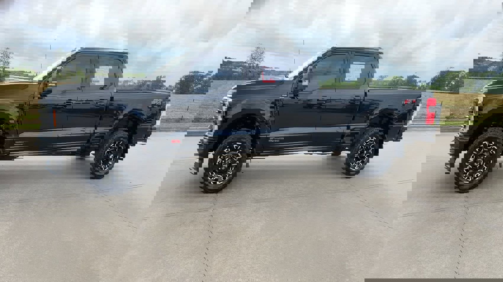 Used 2025 Ford F350 Platinum image 5