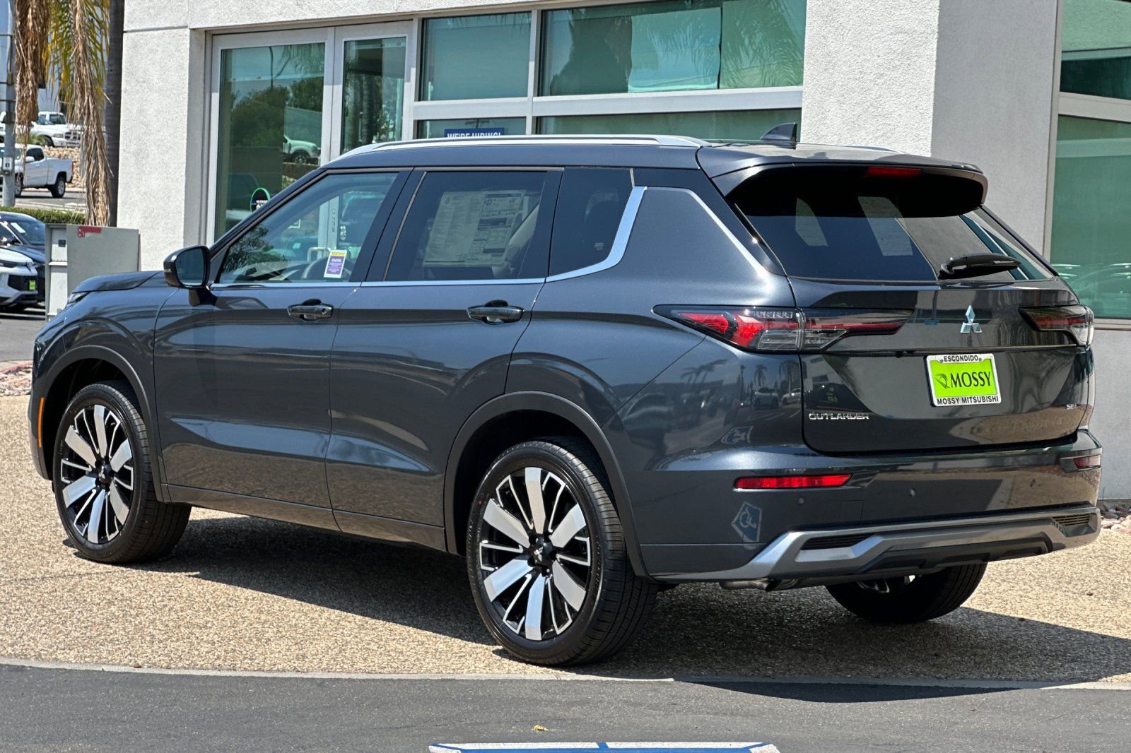 New 2025 Mitsubishi Outlander SEL image 6