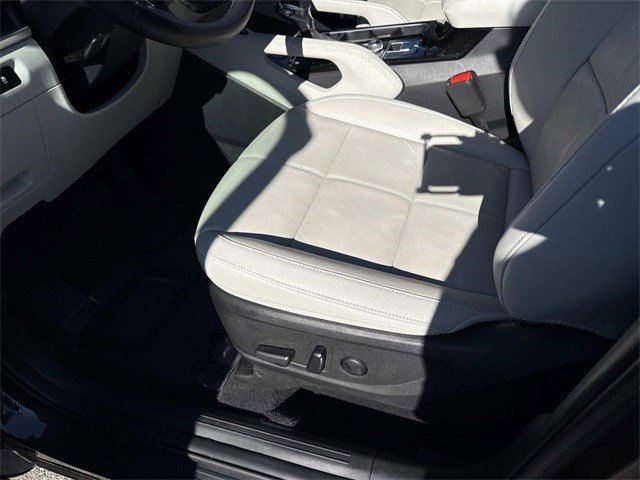 Used 2023 Kia Telluride EX w/ EX Captain's Chair Package image 15