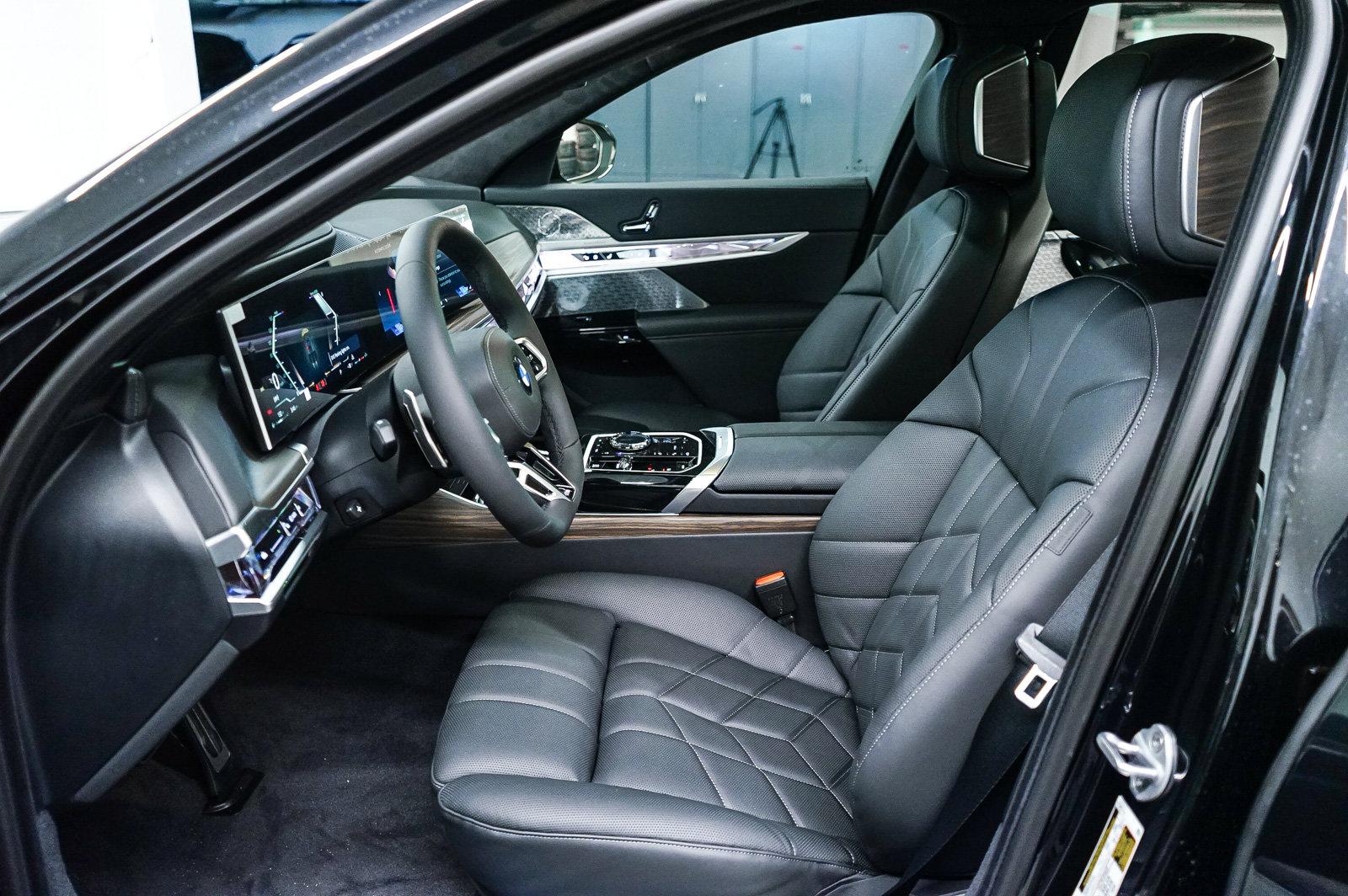 New 2026 BMW 760i xDrive w/ Executive Package AWD/4WD image 17