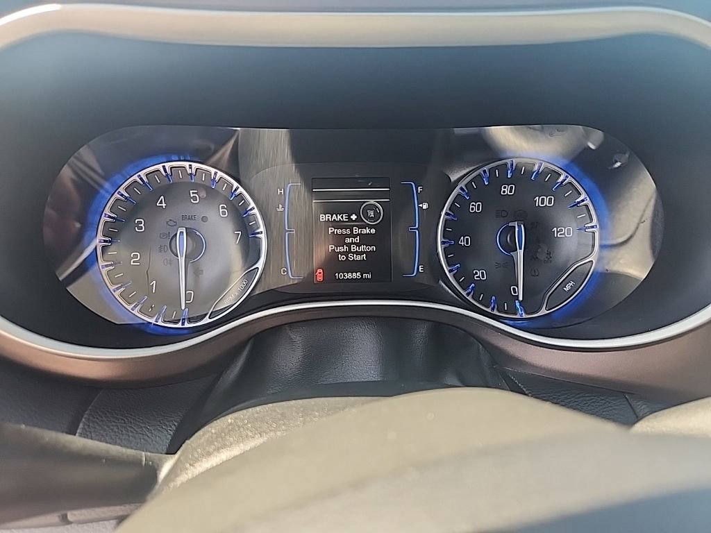 Used 2017 Chrysler Pacifica Touring w/ Tire & Wheel Group image 19