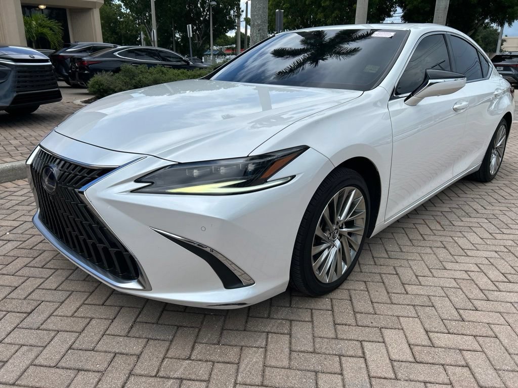 Certified 2022 Lexus ES 300h Ultra Luxury w/ Accessory Package 2 FWD image 7