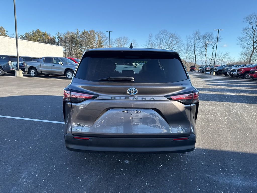 Used 2022 Toyota Sienna XLE image 4