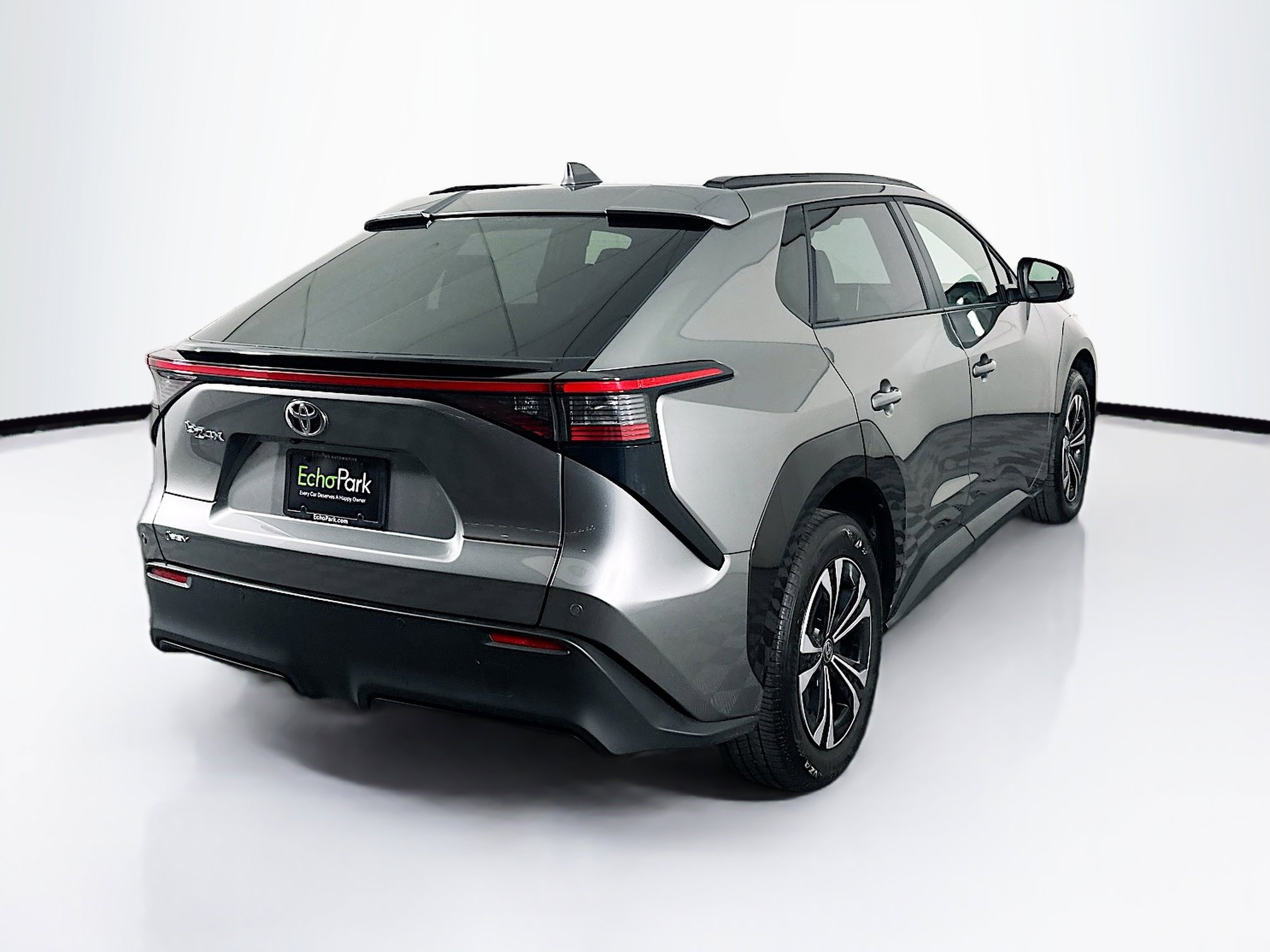 Used 2024 Toyota bZ4X XLE w/ Weather Package FWD image 9