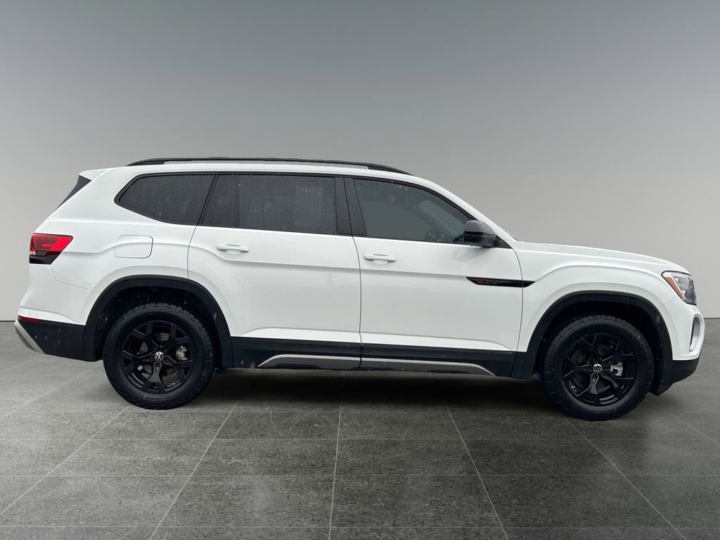 Used 2024 Volkswagen Atlas Peak Edition SE image 8