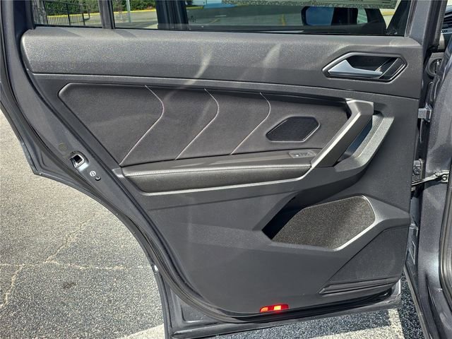 Used 2023 Volkswagen Tiguan SE R-Line FWD image 11