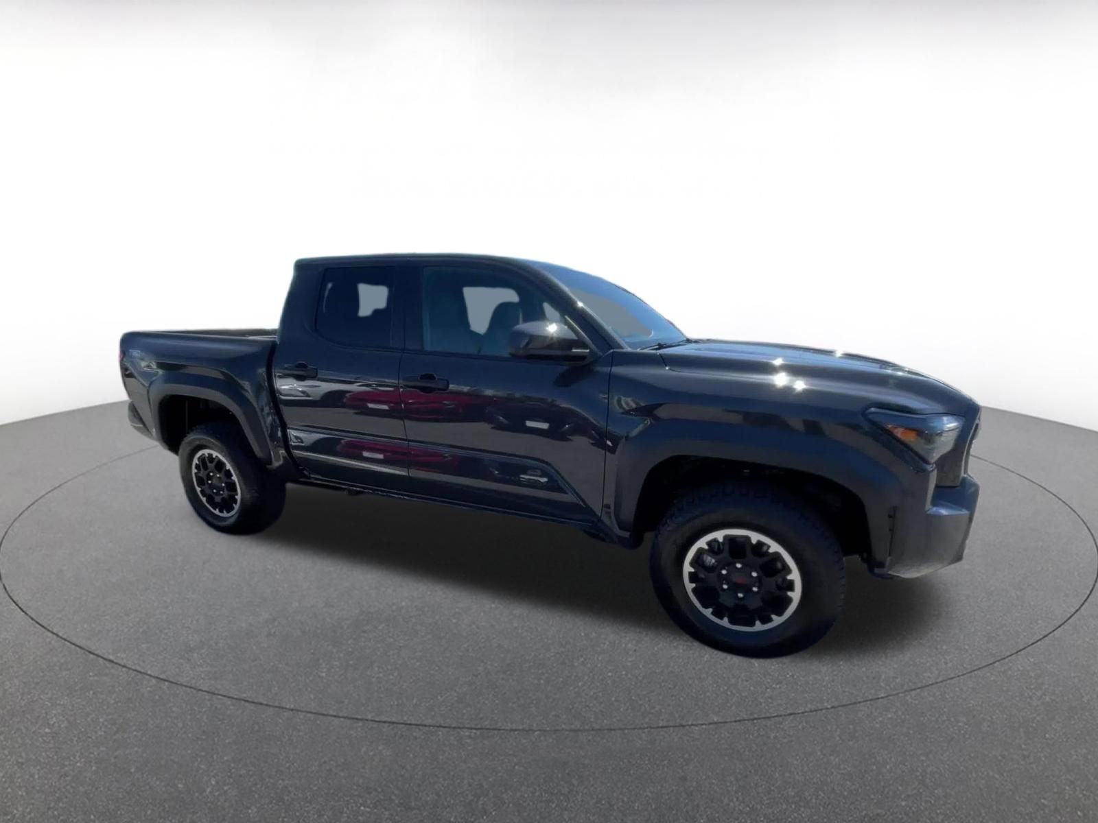 Used 2025 Toyota Tacoma TRD Off-Road AWD/4WD image 2