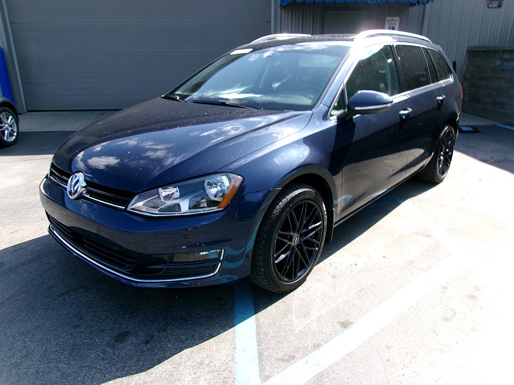 Used 2015 Volkswagen Golf SEL image 1