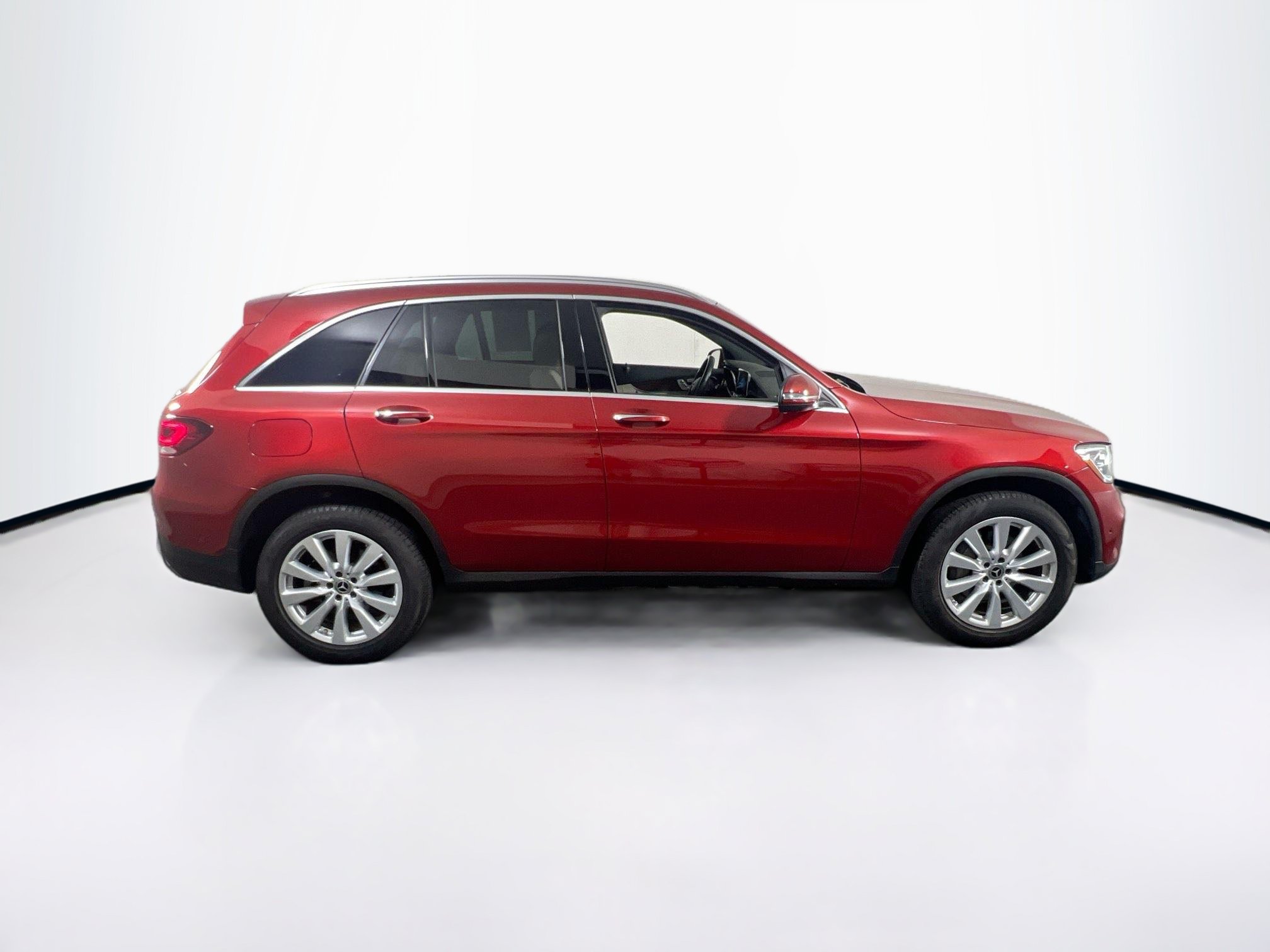 Used 2021 Mercedes-Benz GLC 300 4MATIC w/ Premium Package image 4