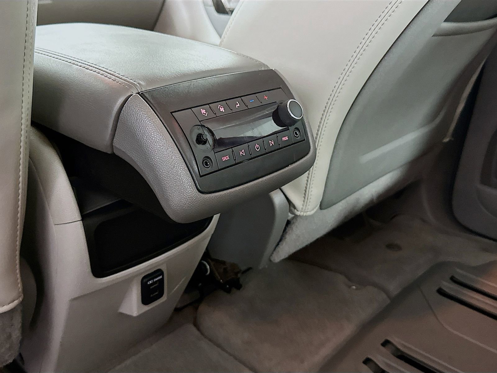 Used 2015 GMC Acadia SLT AWD/4WD image 25