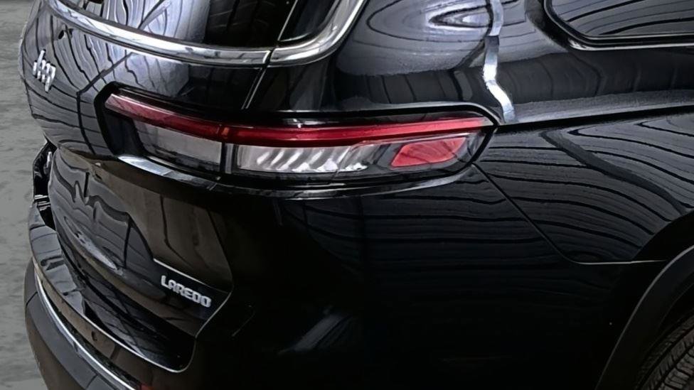 Used 2024 Jeep Grand Cherokee L Laredo image 13