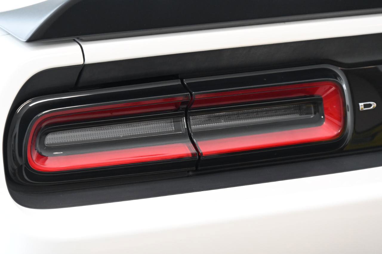 Used 2016 Dodge Challenger SRT Hellcat RWD image 12