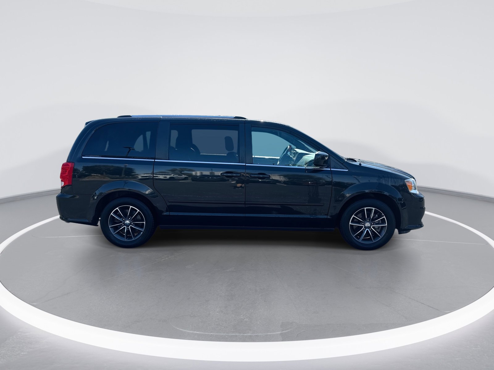 Used 2017 Dodge Grand Caravan SXT FWD image 10