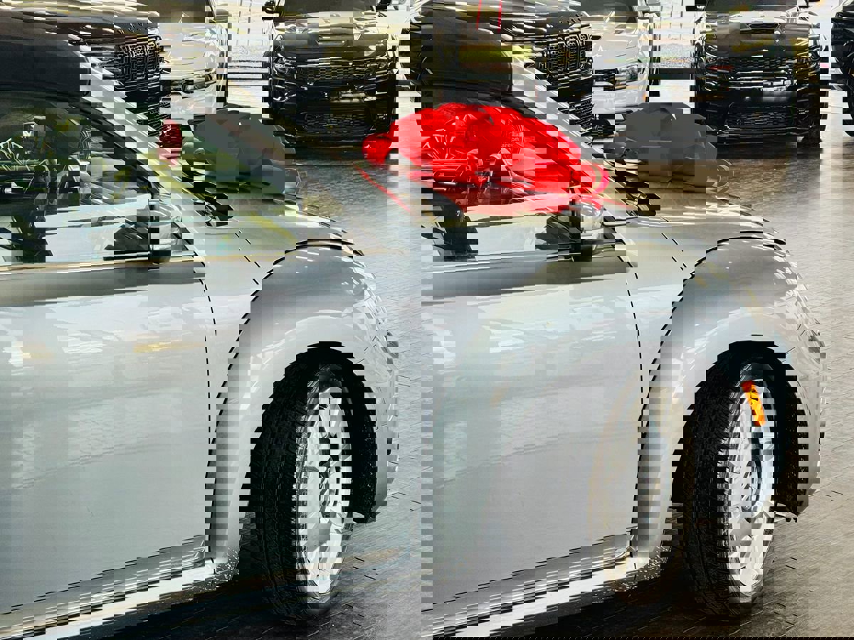 Used 2019 Volkswagen Beetle S image 3