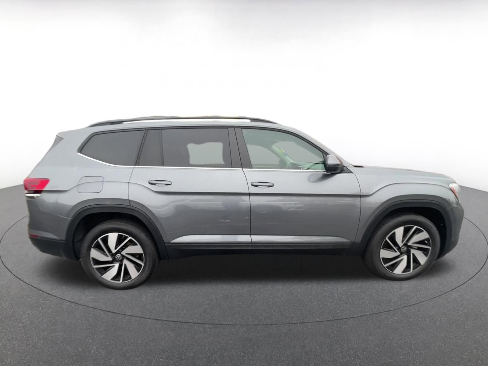 Used 2025 Volkswagen Atlas SE image 16