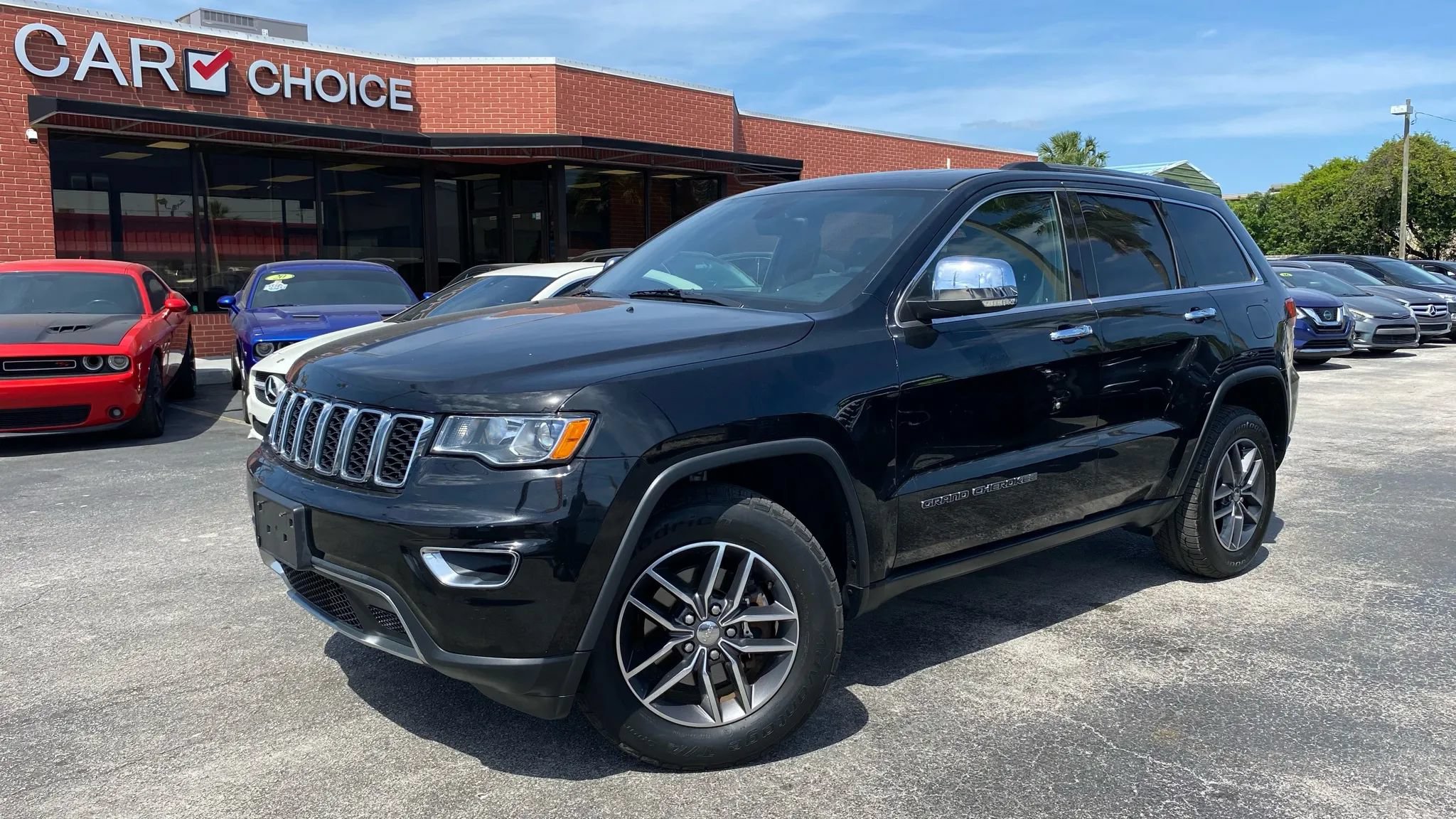 Used 2018 Jeep Grand Cherokee Limited AWD/4WD image 1