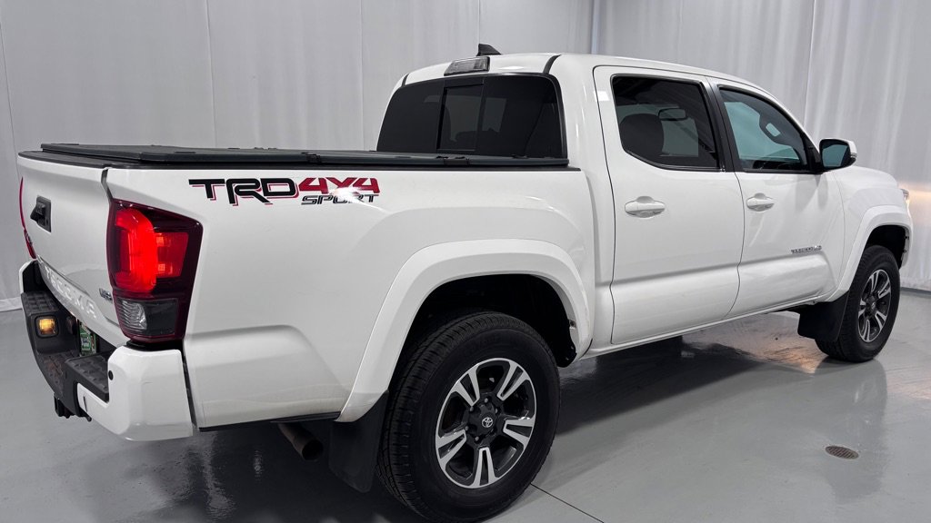 Used 2019 Toyota Tacoma TRD Sport AWD/4WD image 5