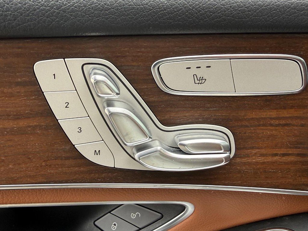 Used 2021 Mercedes-Benz GLC 300 4MATIC image 16