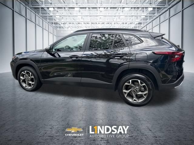 Used 2025 Chevrolet Trax LT FWD image 18