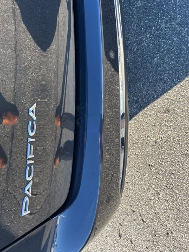 Used 2021 Chrysler Pacifica Touring-L w/ Premium & Safety Sphere Group image 12