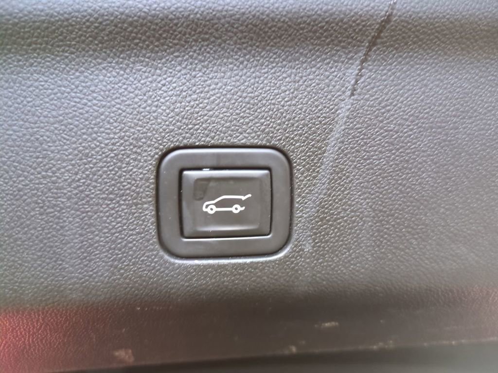 Used 2023 Cadillac Escalade Sport Platinum image 15