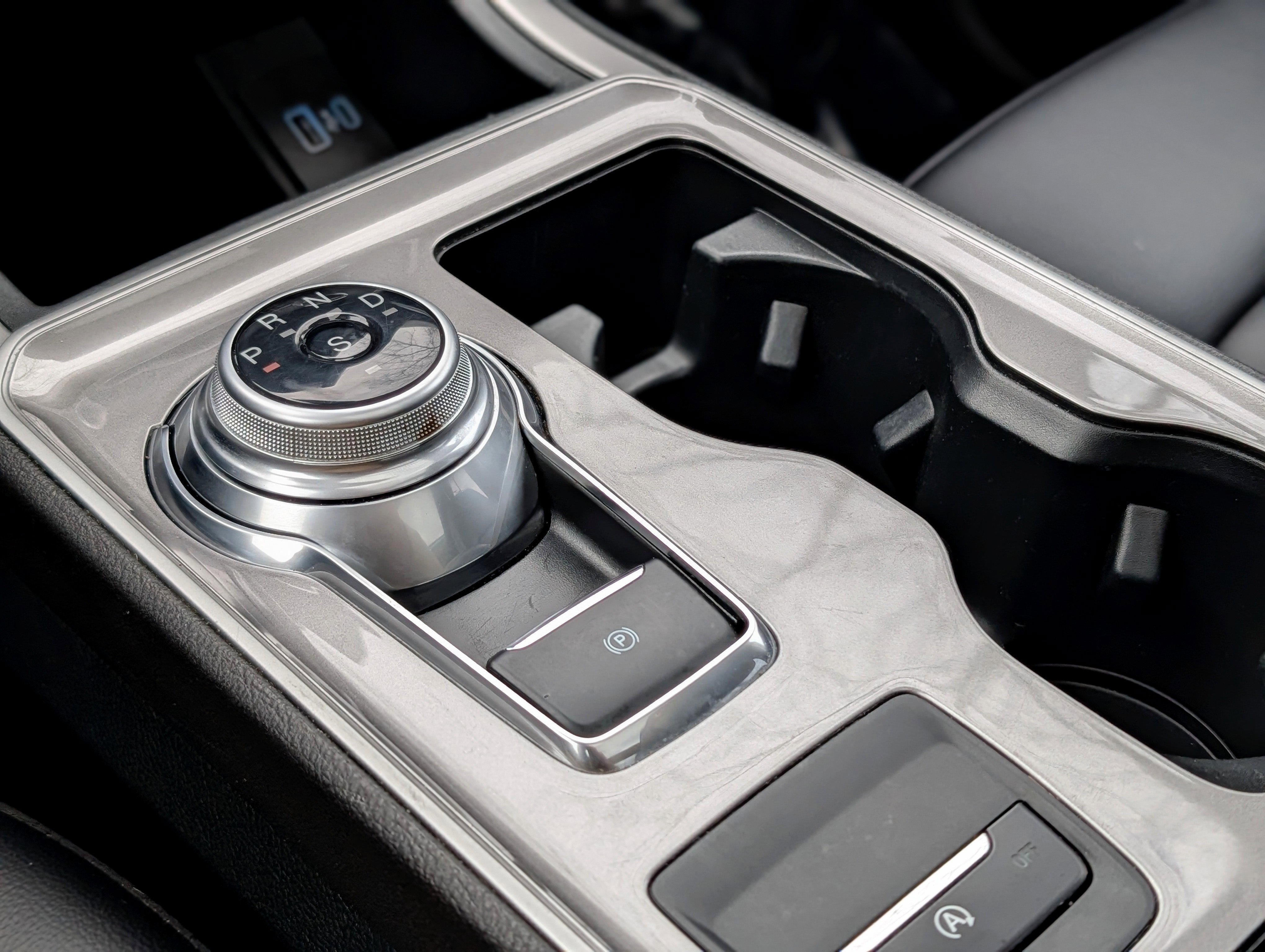 Used 2024 Ford Edge SEL w/ Convenience Package image 17