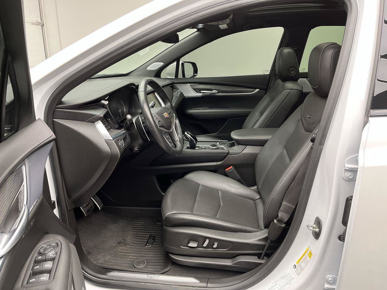 Used 2024 Cadillac XT5 Sportv w/ LPO, Floor Liner Package AWD/4WD image 3