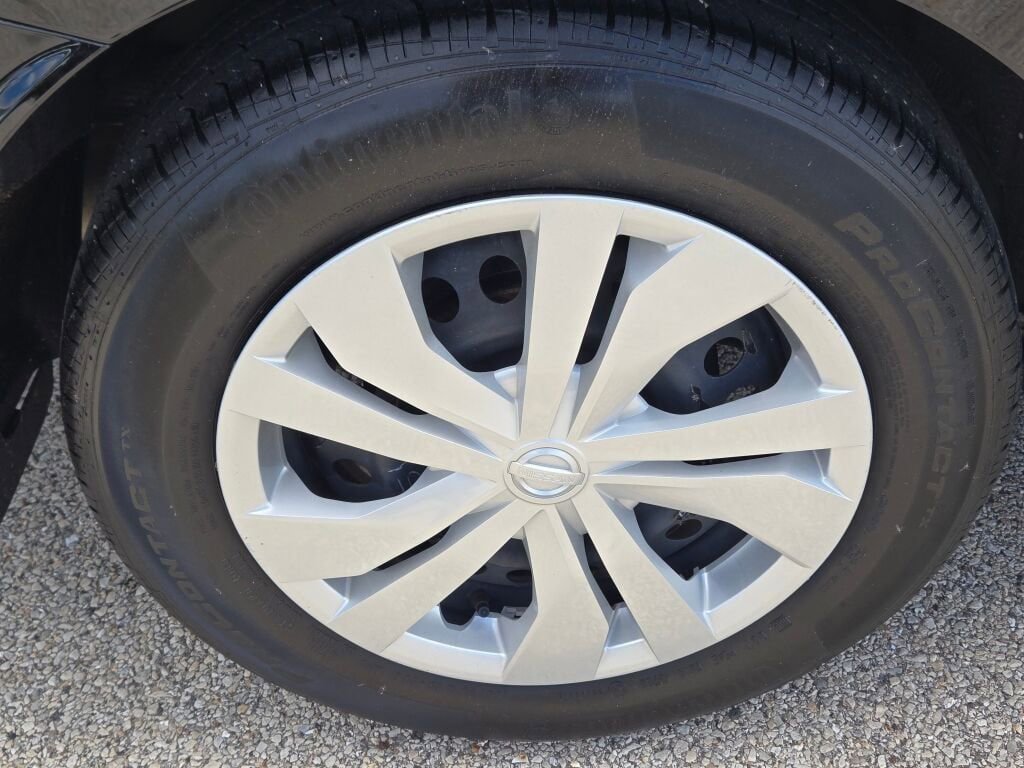 Used 2024 Nissan Versa S w/ Trunk Package FWD image 9