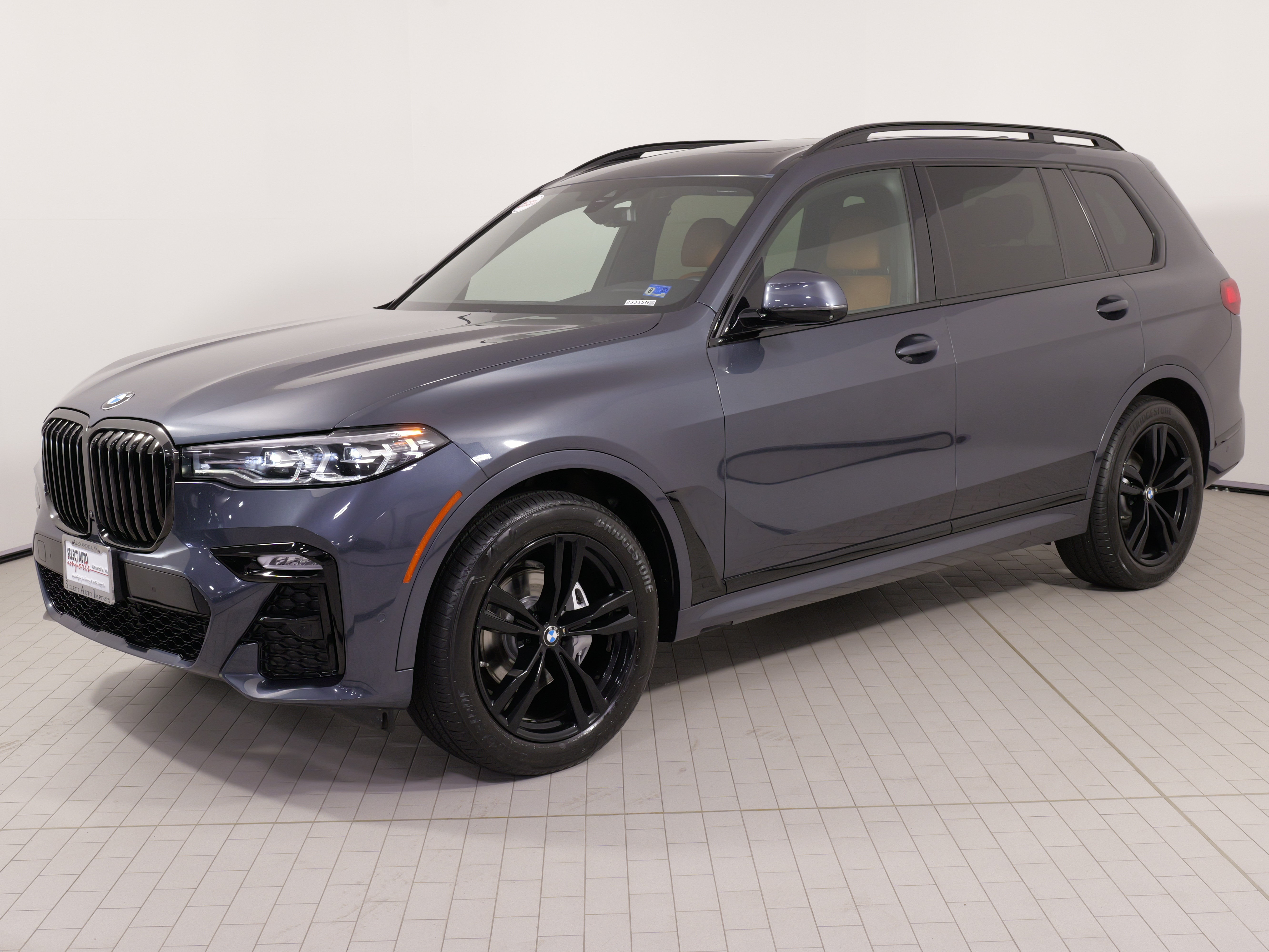 Used 2022 BMW X7 xDrive40i w/ M Sport Package AWD/4WD image 1