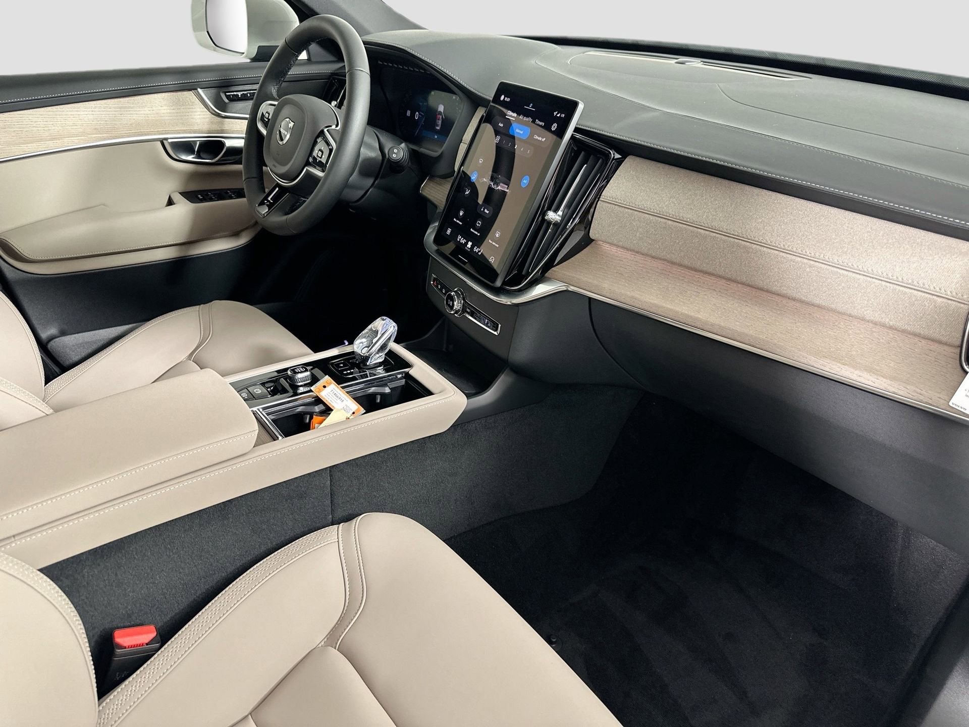 New 2026 Volvo XC90 B5 Plus w/ Protection Package Premier AWD/4WD image 30