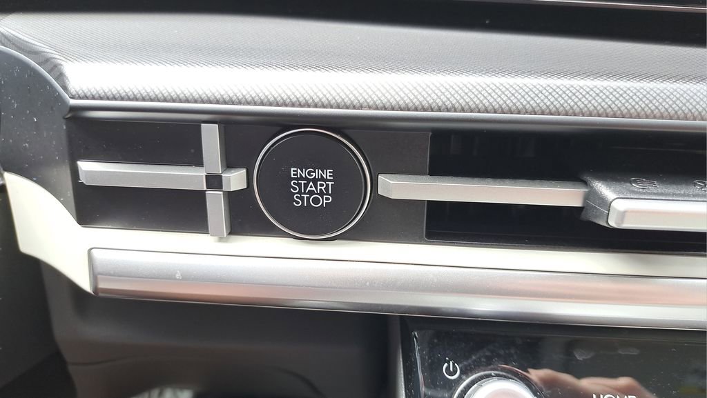 Used 2025 Hyundai Santa Fe SEL image 27