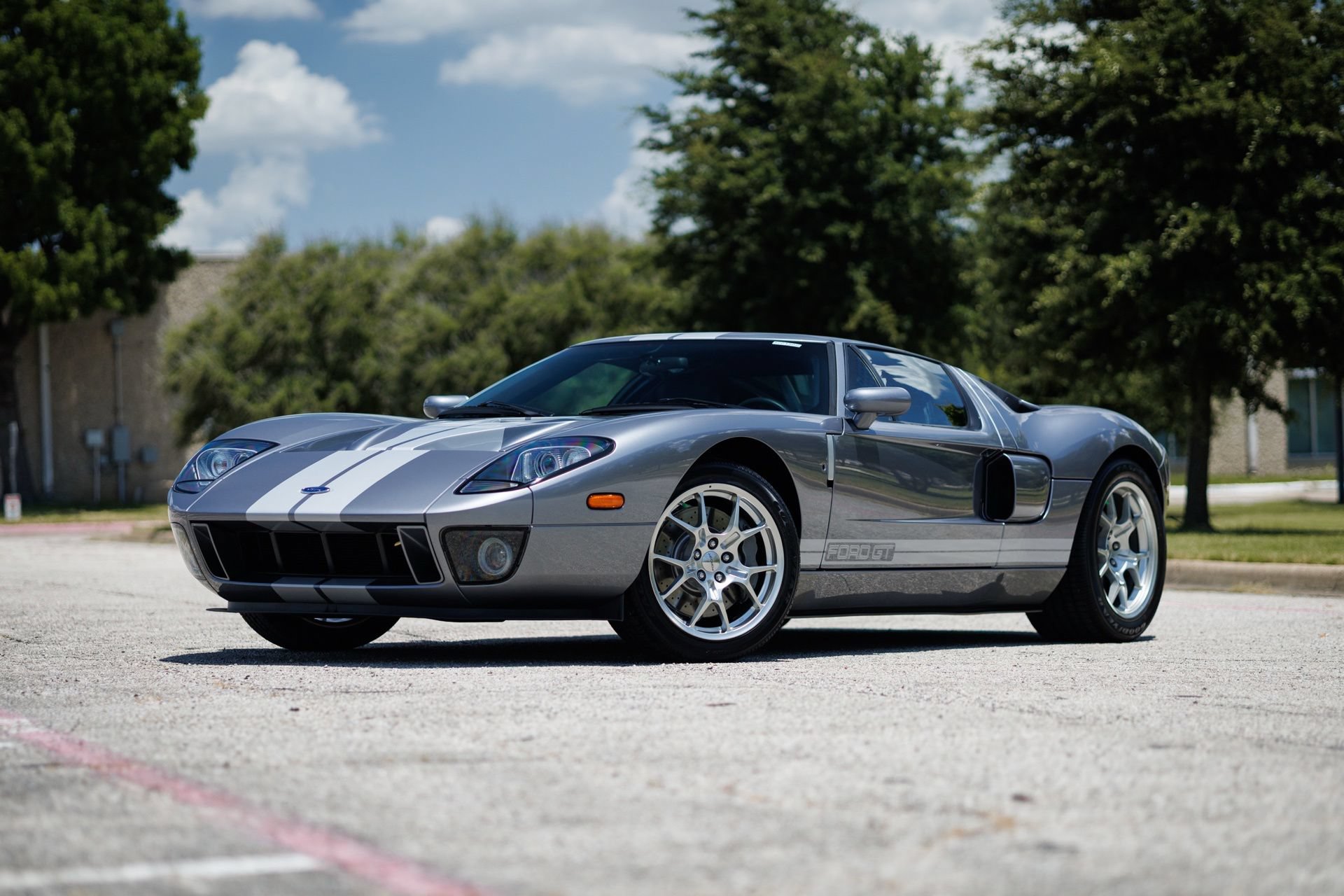 Used 2006 Ford GT RWD image 1