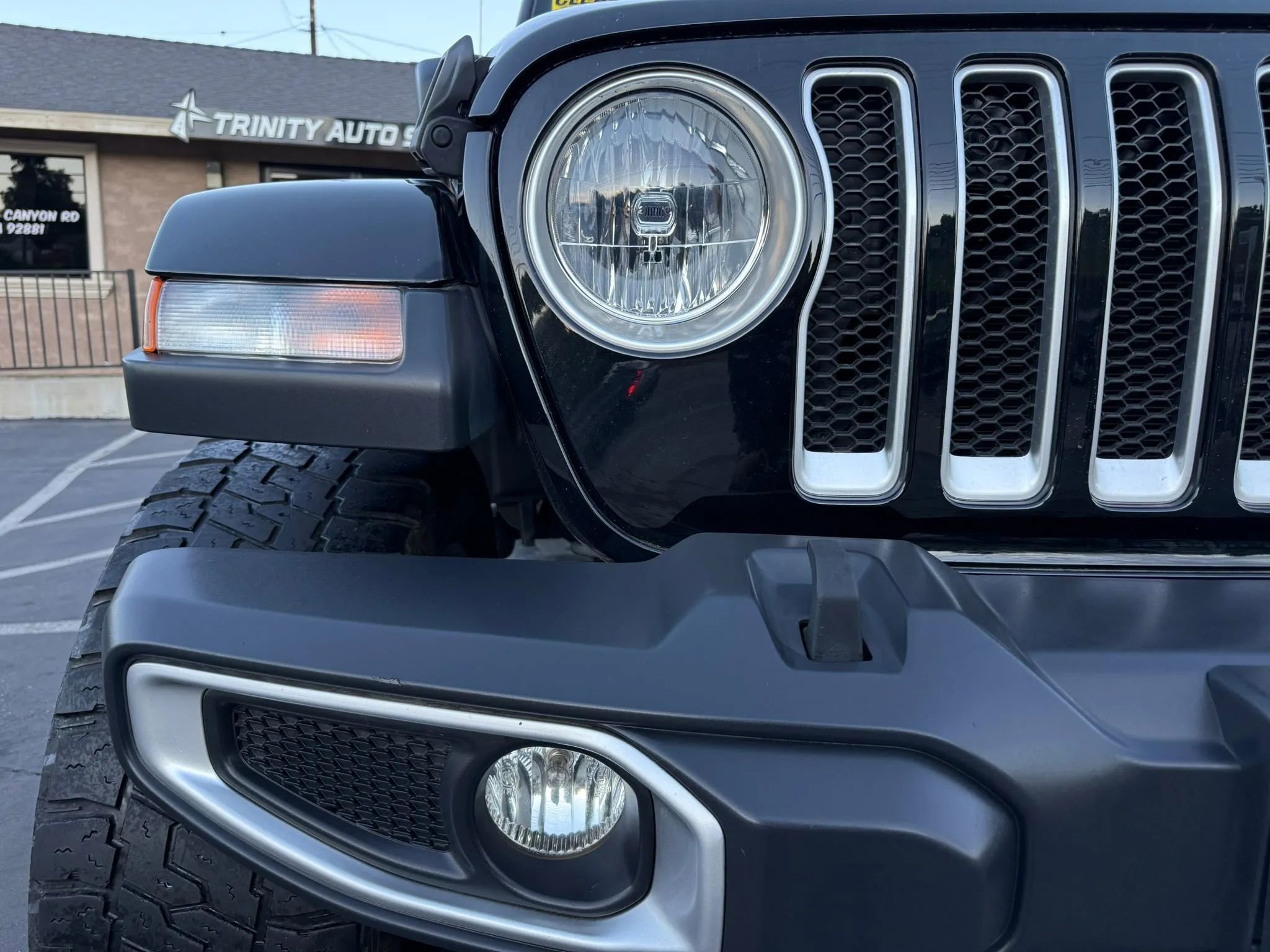 Used 2019 Jeep Wrangler Unlimited Sahara image 4