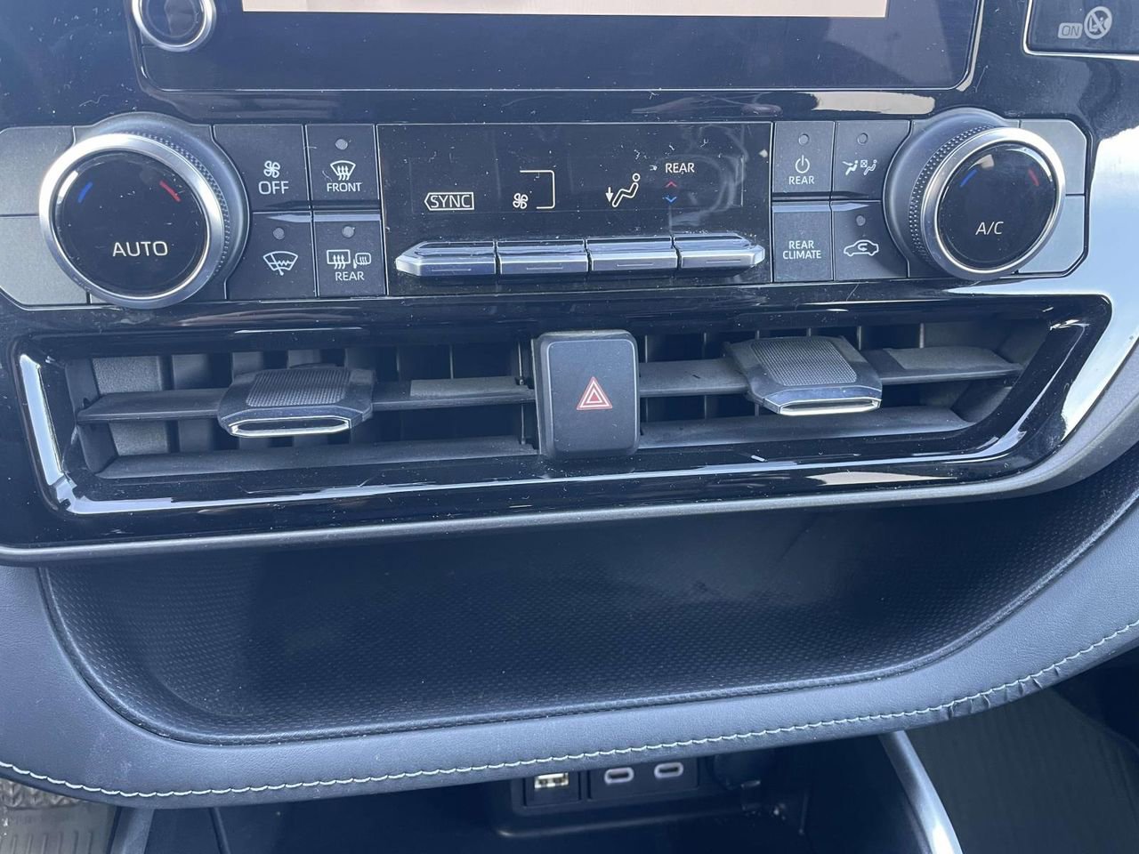 Used 2023 Toyota Highlander LE image 42