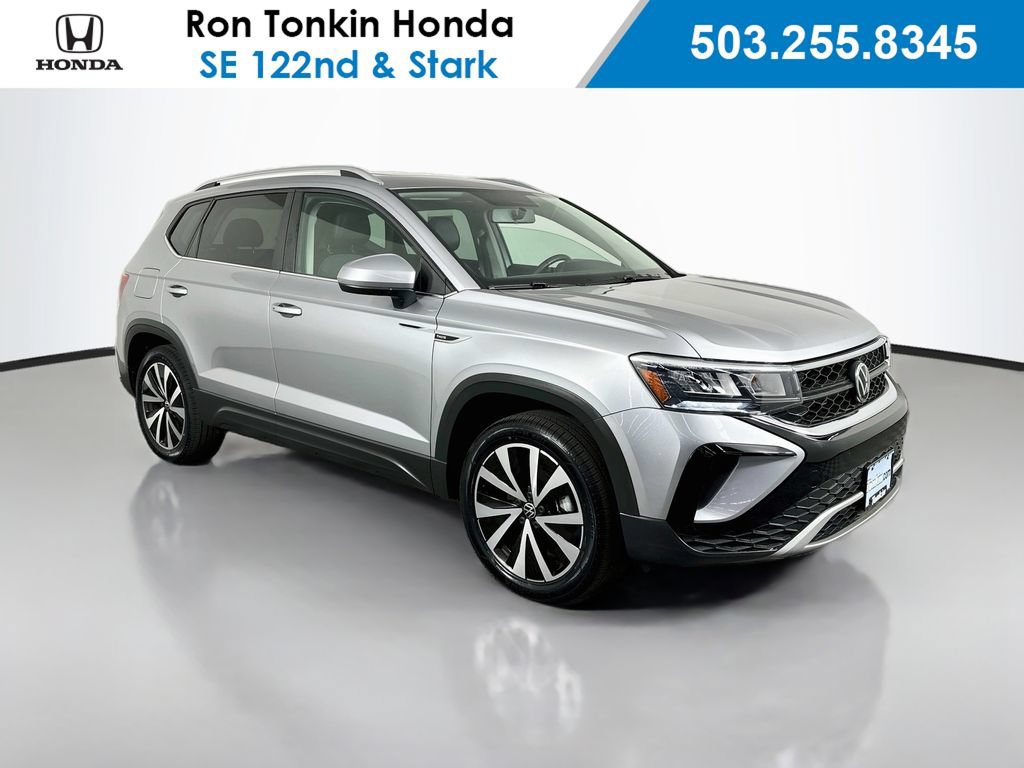 Used 2022 Volkswagen Taos SE w/ Panoramic Sunroof Package