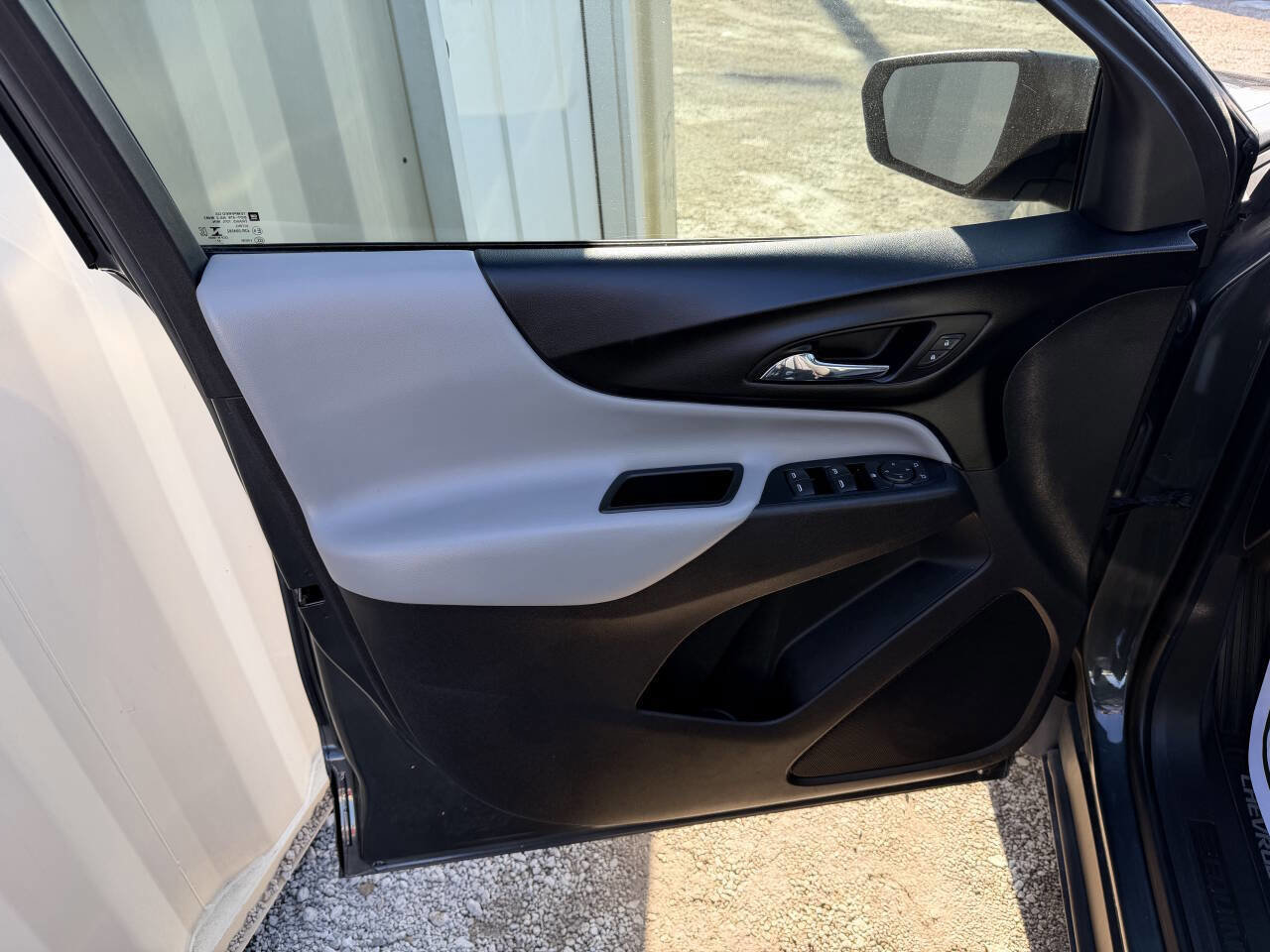 Used 2018 Chevrolet Equinox LS image 9