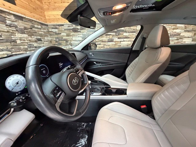 Certified 2023 Hyundai Elantra Limited w/ Preferred Accessory Package FWD image 14