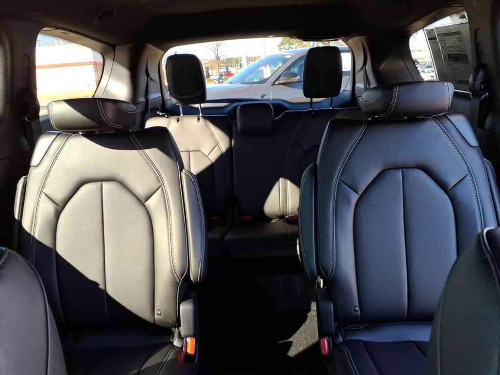 New 2026 Chrysler Pacifica Select image 20