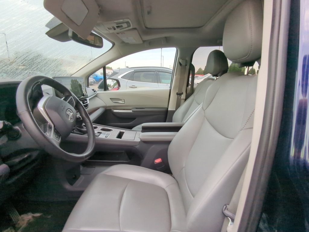 Used 2021 Toyota Sienna XLE FWD image 6