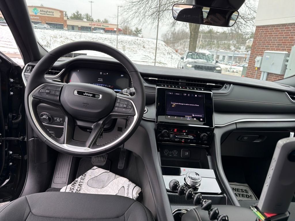 New 2025 Jeep Grand Cherokee L Laredo w/ Luxury Tech Group I image 14