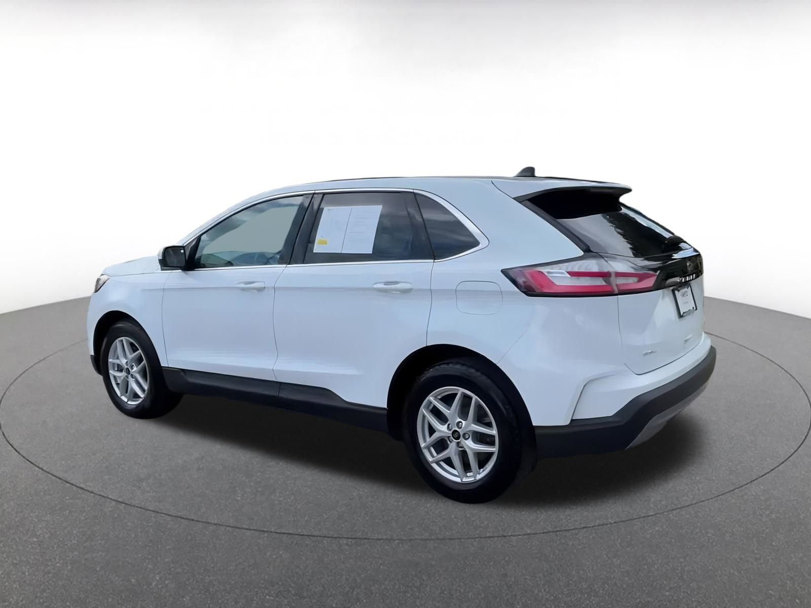 Used 2024 Ford Edge SEL image 9