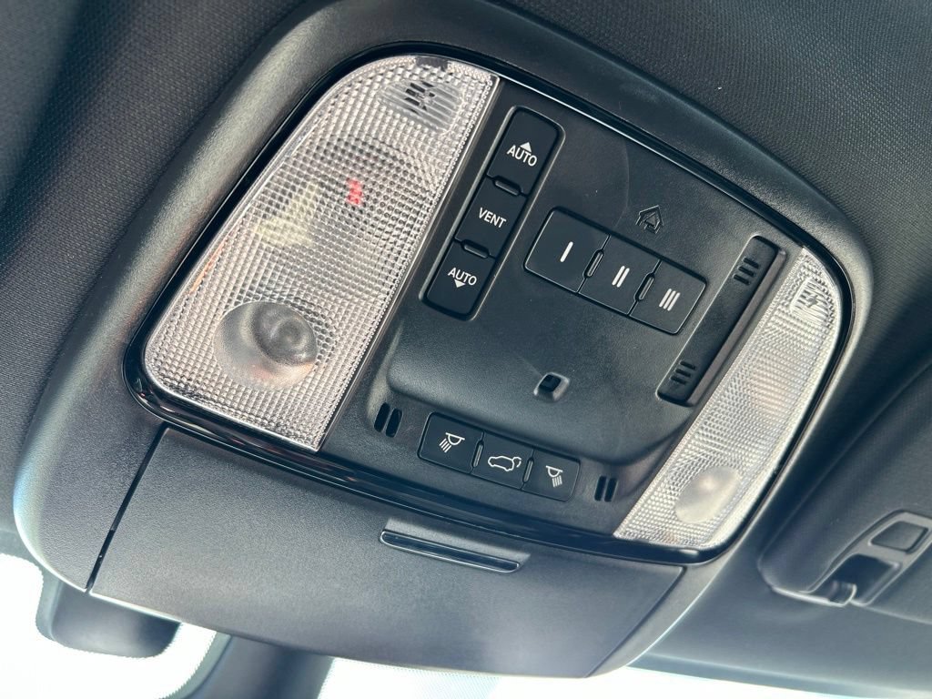Used 2023 Dodge Durango R/T RWD image 39