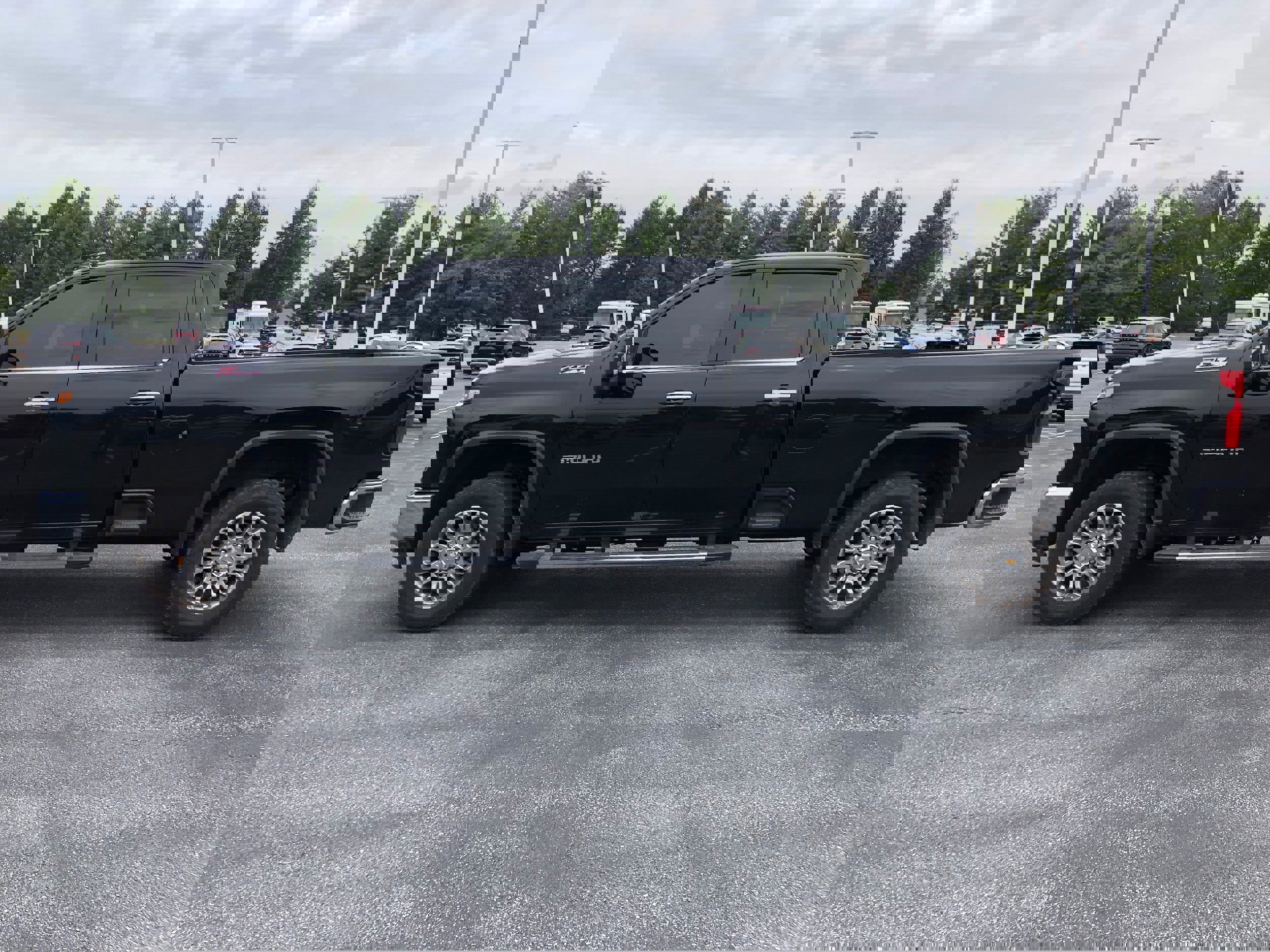 Used 2025 Chevrolet Silverado 3500 LTZ image 2