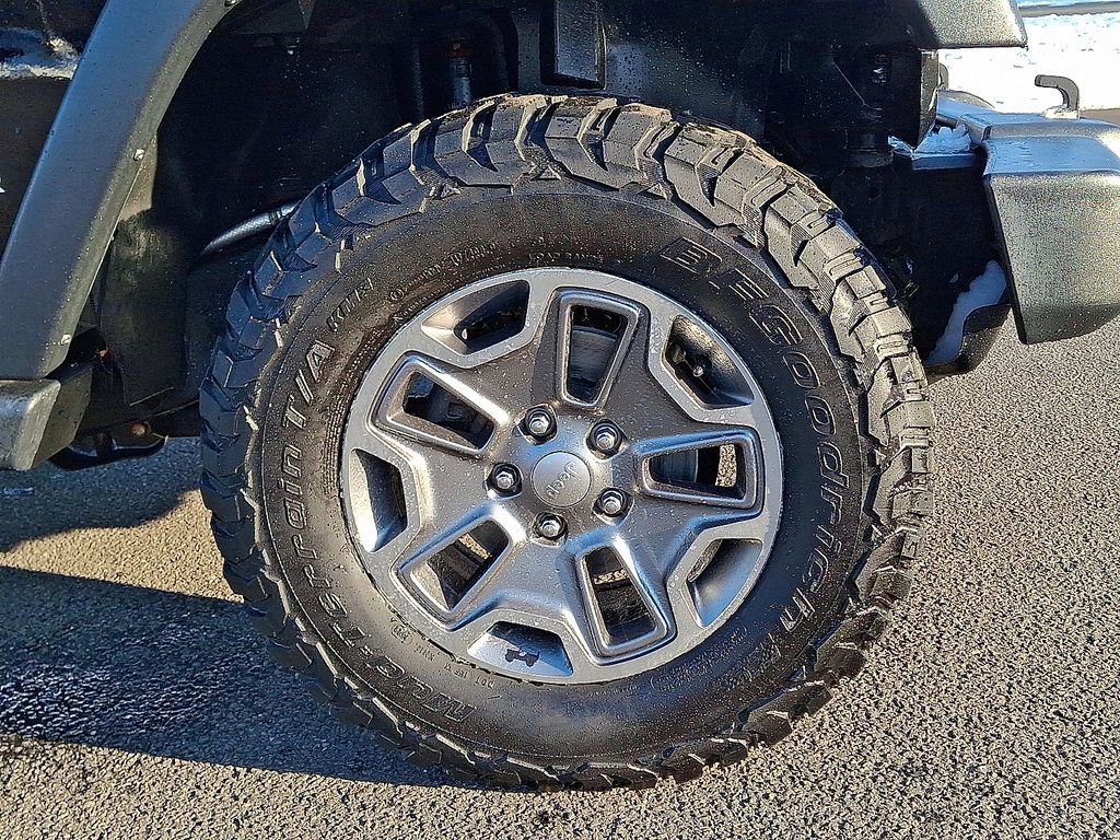 Used 2017 Jeep Wrangler Unlimited Rubicon w/ Dual Top Group image 29