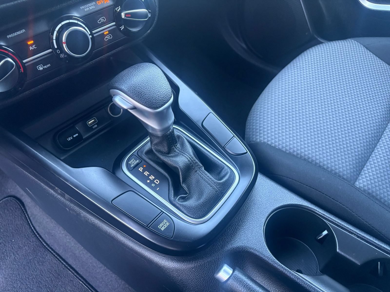 Used 2025 Kia Soul LX w/ LX Technology Package FWD image 38