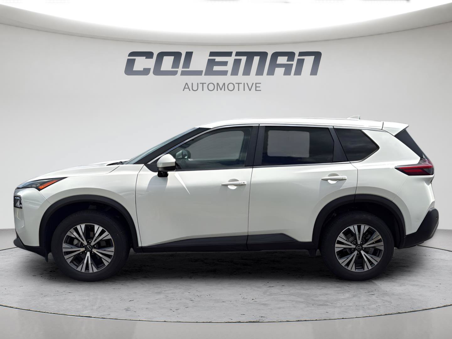 Used 2023 Nissan Rogue SV AWD/4WD image 2